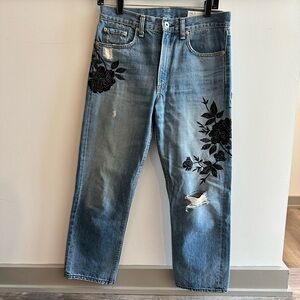 Rag and bone cropped denim with floral detailing. Size 27.